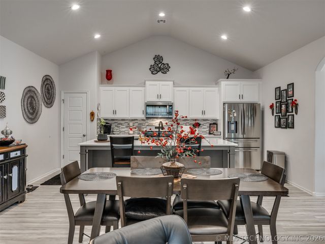 7707 S Redbud Avenue, Broken Arrow, OK 74011