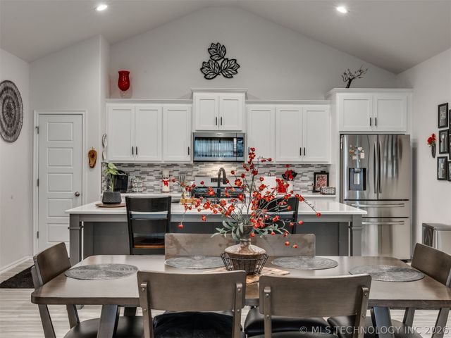 7707 S Redbud Avenue, Broken Arrow, OK 74011