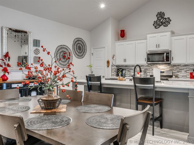 7707 S Redbud Avenue, Broken Arrow, OK 74011