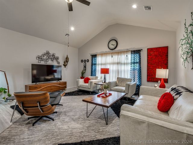 7707 S Redbud Avenue, Broken Arrow, OK 74011