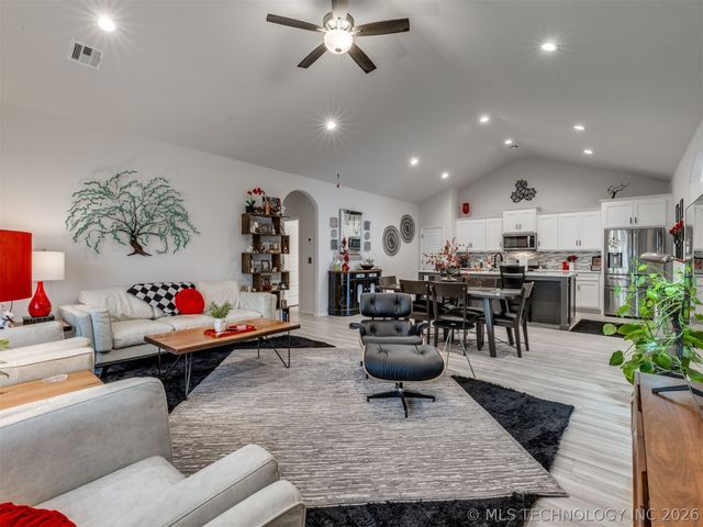 7707 S Redbud Avenue, Broken Arrow, OK 74011