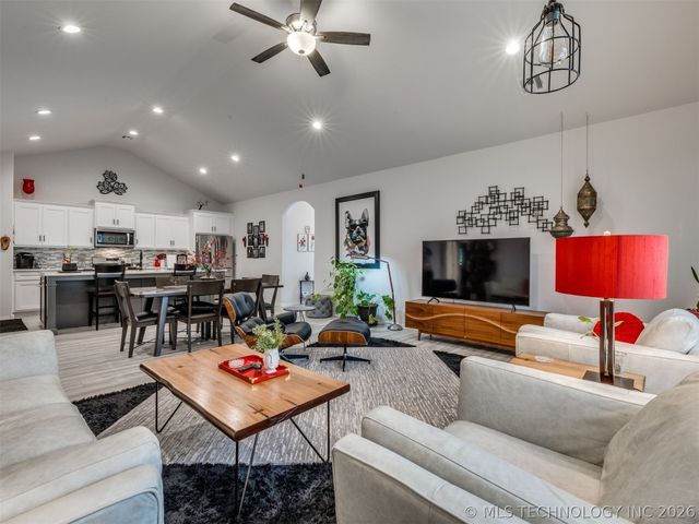 7707 S Redbud Avenue, Broken Arrow, OK 74011