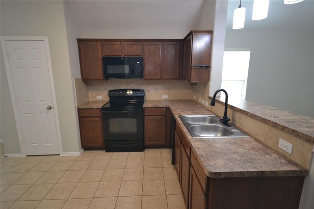 228 Falcon LN, Leander, TX 78641