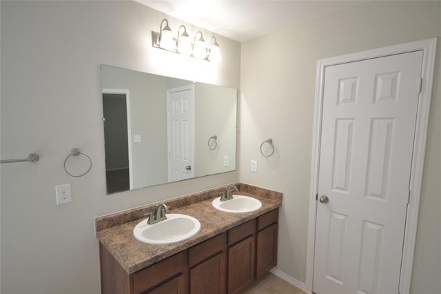 228 Falcon LN, Leander, TX 78641