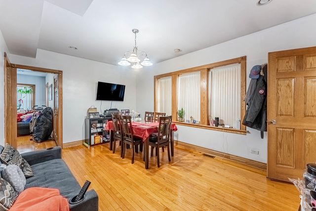 4706 N Kilpatrick Avenue, Chicago, IL 60630