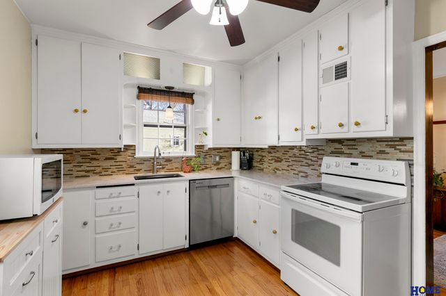 1208 S 37th Street, Lincoln, NE 68510