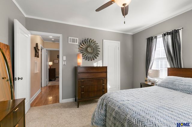 1208 S 37th Street, Lincoln, NE 68510