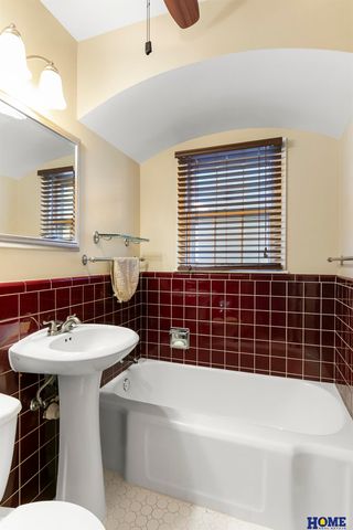 1208 S 37th Street, Lincoln, NE 68510