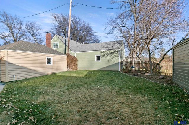 1208 S 37th Street, Lincoln, NE 68510