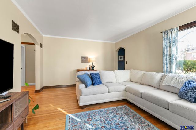 1208 S 37th Street, Lincoln, NE 68510