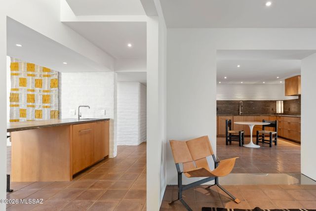 2801 E Camino Norberto, Tucson, AZ 85718