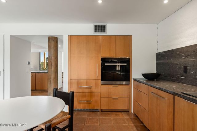 2801 E Camino Norberto, Tucson, AZ 85718