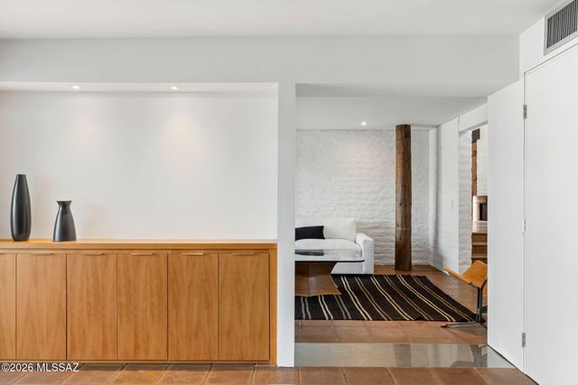 2801 E Camino Norberto, Tucson, AZ 85718