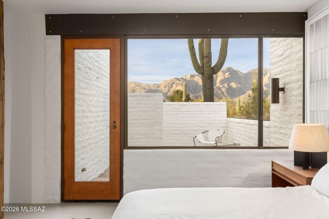 2801 E Camino Norberto, Tucson, AZ 85718