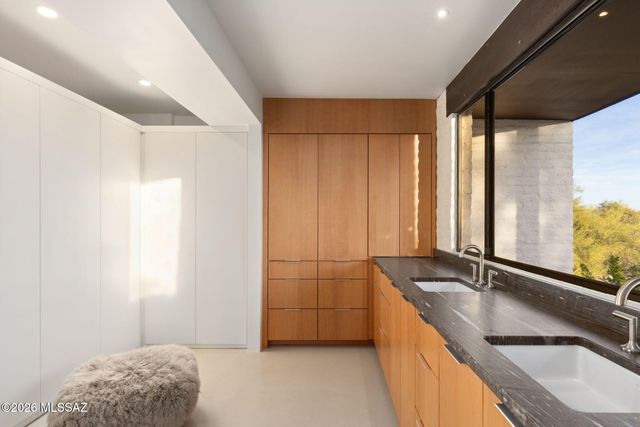 2801 E Camino Norberto, Tucson, AZ 85718