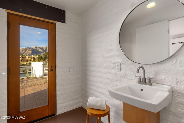 2801 E Camino Norberto, Tucson, AZ 85718