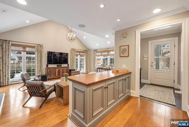 139 Central Avenue, Glen Rock, NJ 07452