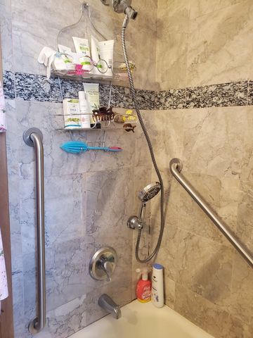 2831 N LINDER Avenue, Chicago, IL 60641