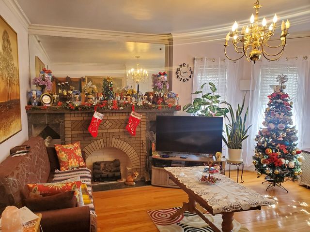 2831 N LINDER Avenue, Chicago, IL 60641