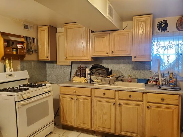 2831 N LINDER Avenue, Chicago, IL 60641