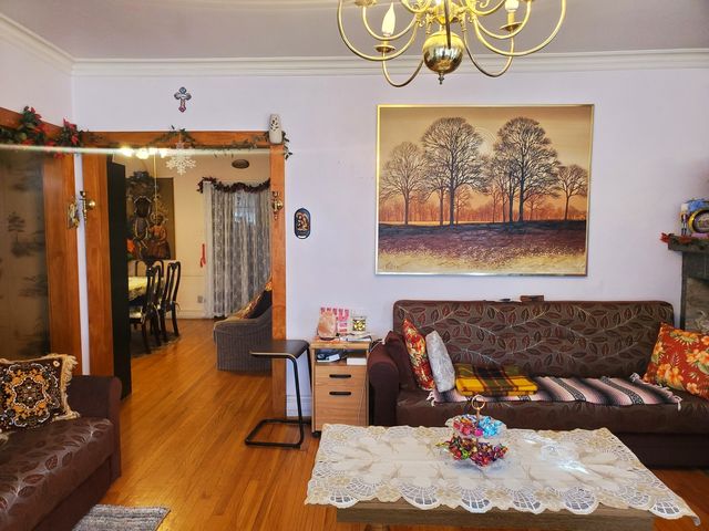 2831 N LINDER Avenue, Chicago, IL 60641