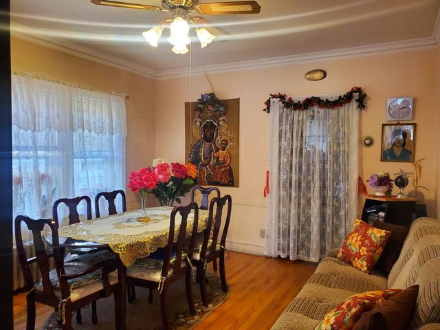 2831 N LINDER Avenue, Chicago, IL 60641