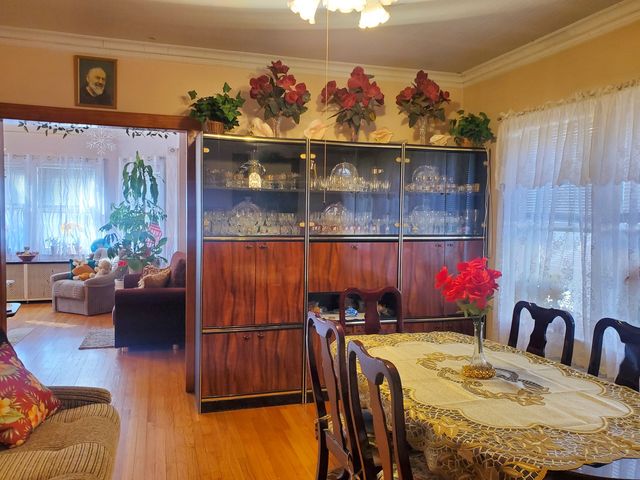 2831 N LINDER Avenue, Chicago, IL 60641