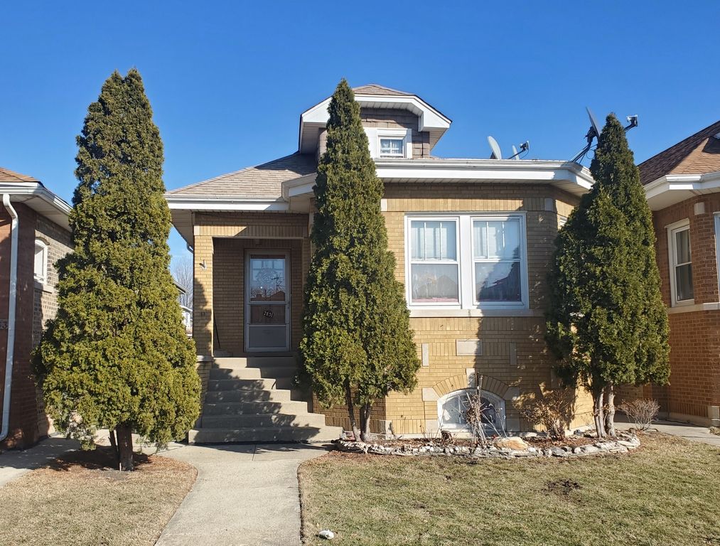 2831 N LINDER Avenue, Chicago, IL 60641