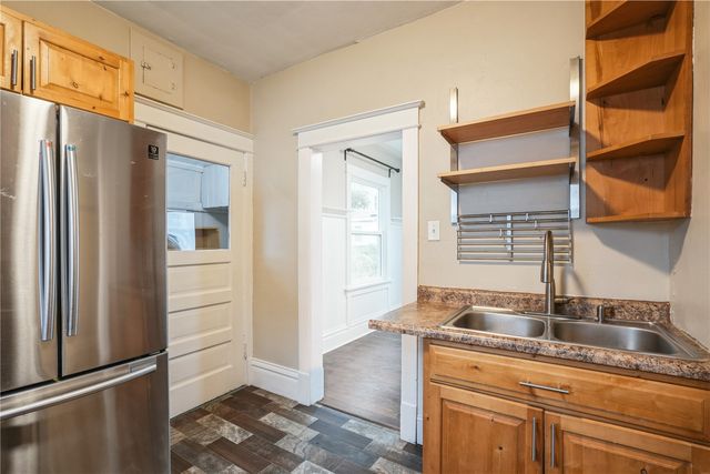 512 15th St NE, Cedar Rapids, IA 52402