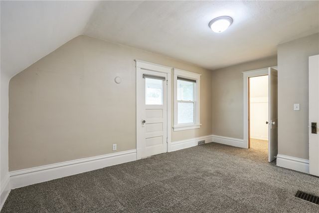 512 15th St NE, Cedar Rapids, IA 52402