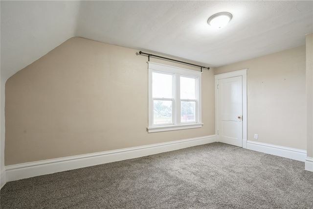 512 15th St NE, Cedar Rapids, IA 52402