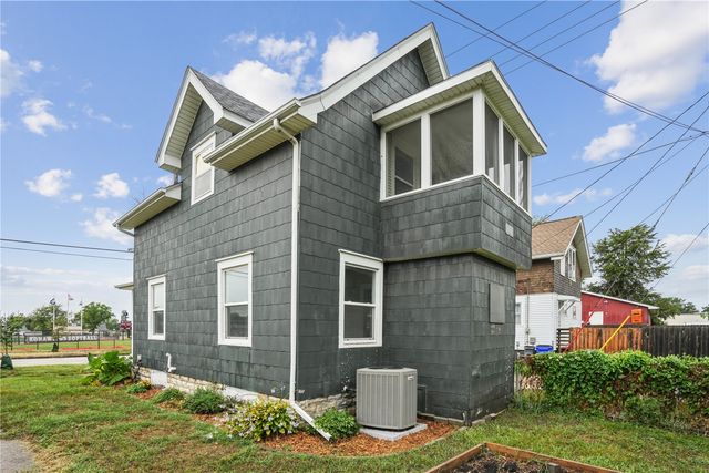 512 15th St NE, Cedar Rapids, IA 52402