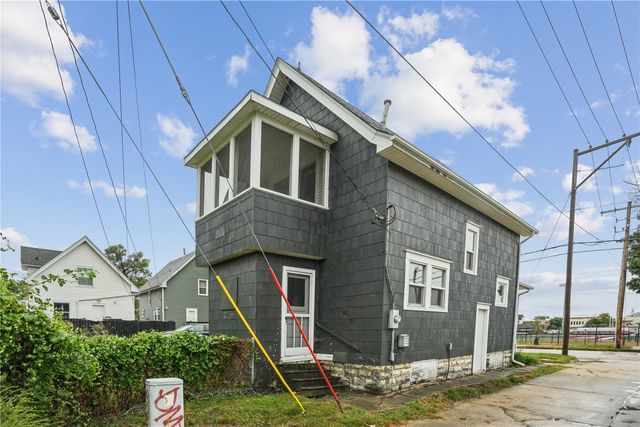 512 15th St NE, Cedar Rapids, IA 52402