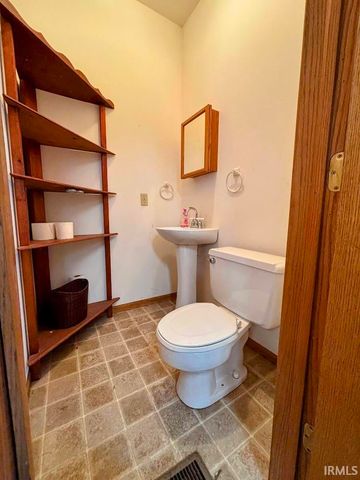 6739 N 700 W, Sharpsville, IN 46068