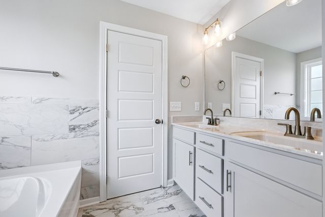 1590 Fredrick Dr, Clarksville, TN 37042