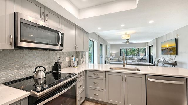1001 POINT OF ROCKS ROAD 208, Sarasota, FL 34242
