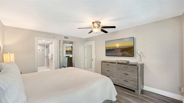 1001 POINT OF ROCKS ROAD 208, Sarasota, FL 34242