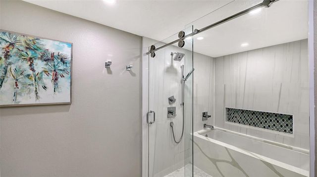 1001 POINT OF ROCKS ROAD 208, Sarasota, FL 34242