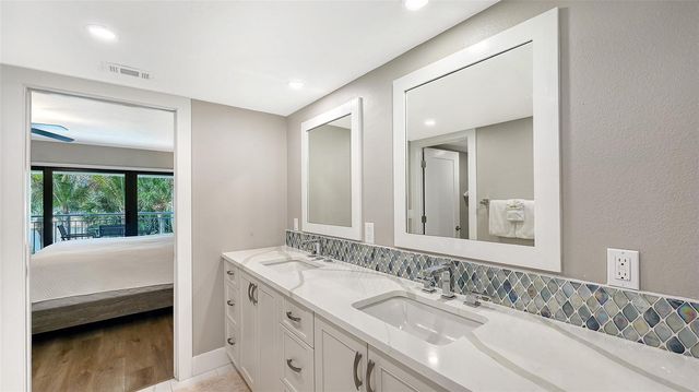 1001 POINT OF ROCKS ROAD 208, Sarasota, FL 34242