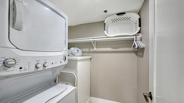 1001 POINT OF ROCKS ROAD 208, Sarasota, FL 34242