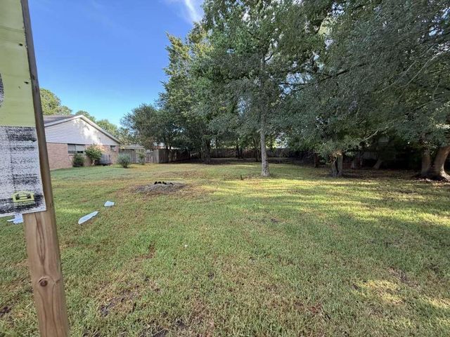 442 Baywood Street, La Porte, TX 77571