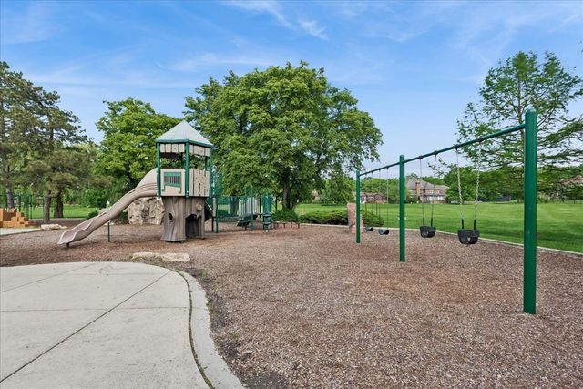 500 Parkview Place, Burr Ridge, IL 60527