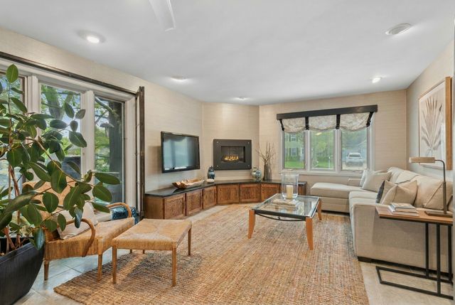 500 Parkview Place, Burr Ridge, IL 60527
