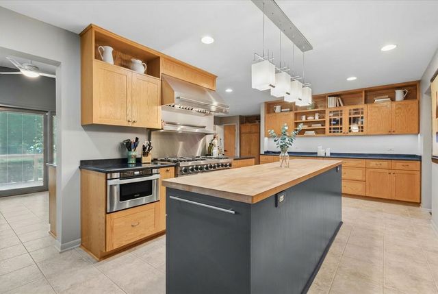 500 Parkview Place, Burr Ridge, IL 60527