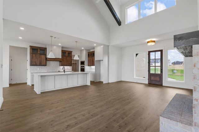 427 Red Bird, Springtown, TX 76082