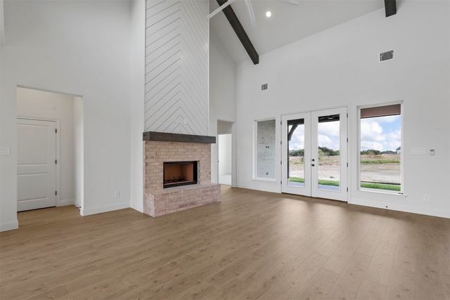 427 Red Bird, Springtown, TX 76082