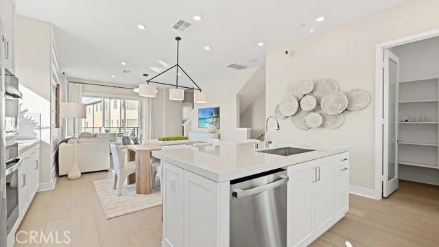 828 Sonia, Irvine, CA 92618