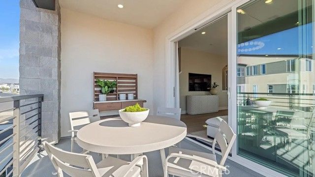 828 Sonia, Irvine, CA 92618