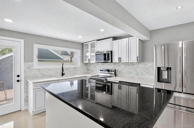 16 Dewey Street E, East Rockaway, NY 11518
