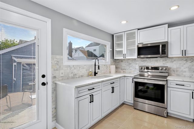 16 Dewey Street E, East Rockaway, NY 11518